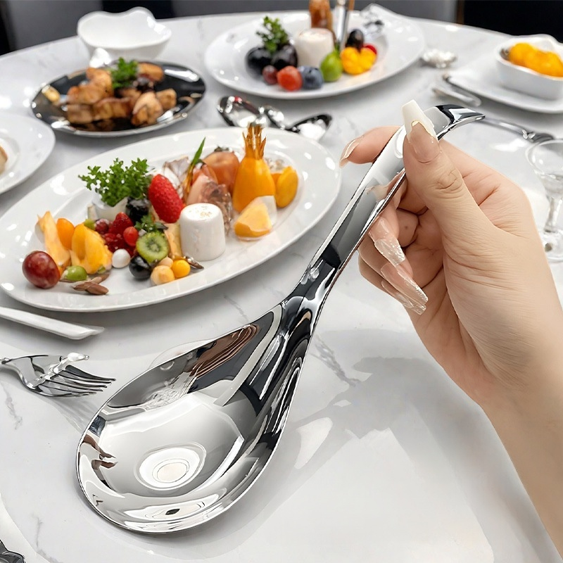 ทัพพีตักซุปขนาดใหญ่ข้น