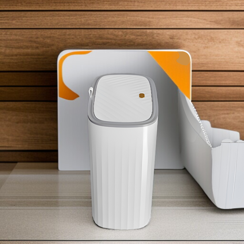 大容量カバー付きゴミ箱の使用シーン（キッチン）