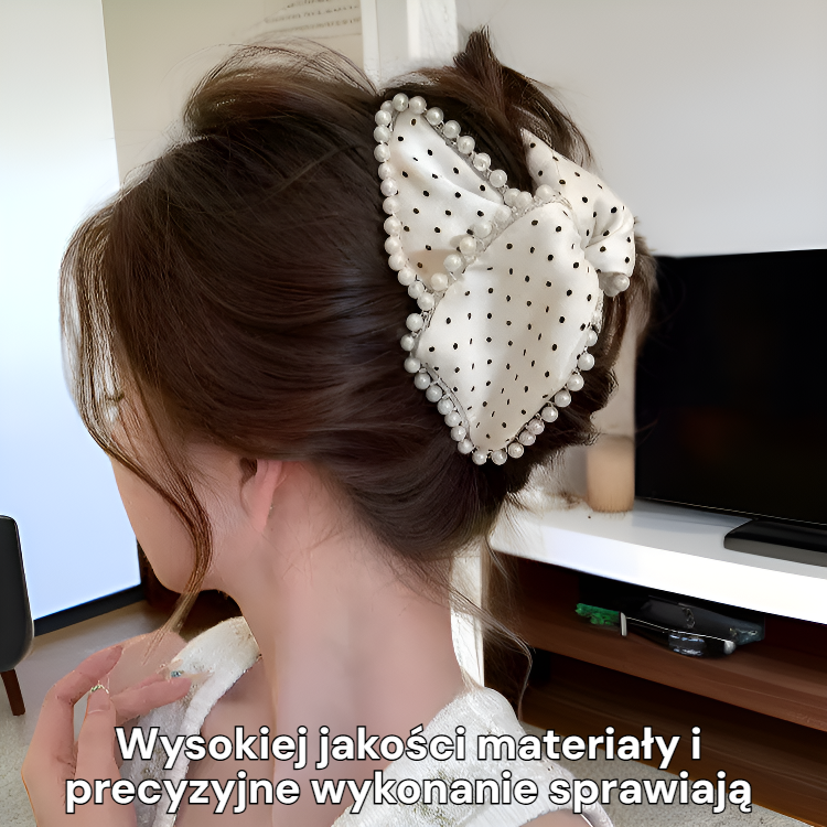 Elegancka trójkątna spinka z perłami, koronką i kropkami