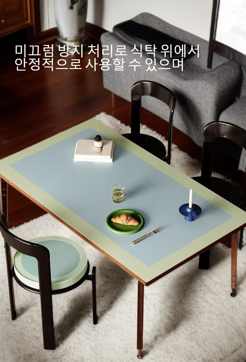 식탁에 놓인 방수 식탁 매트 사용 모습