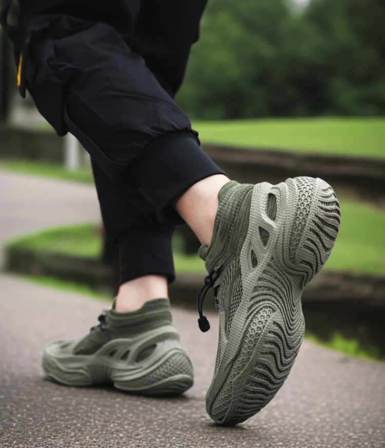 남자 캐주얼룩에 어울리는 스니커즈