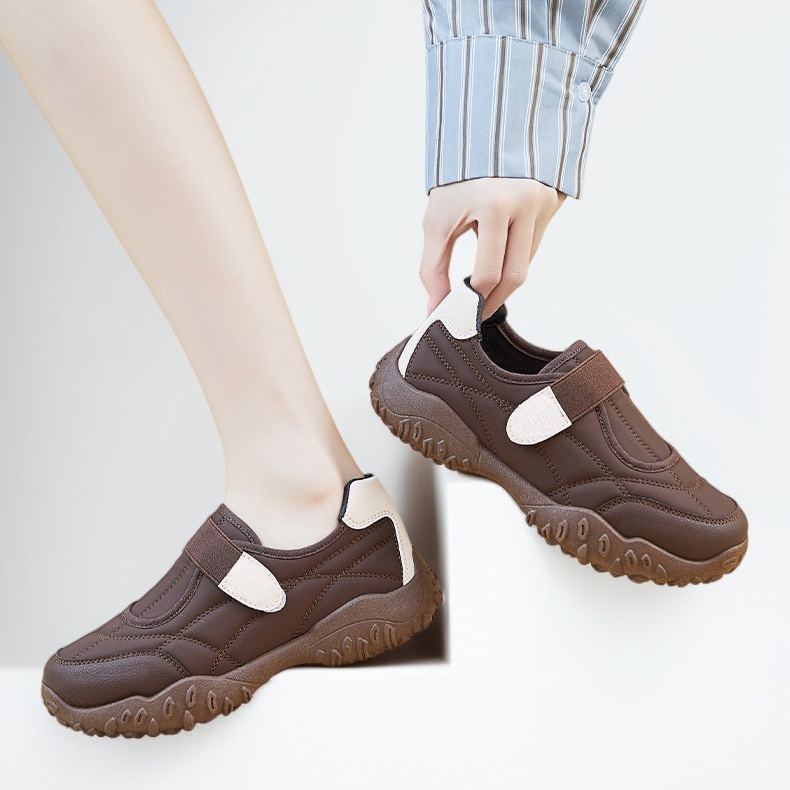 가벼운 소재의 여성 신발 측면 이미지