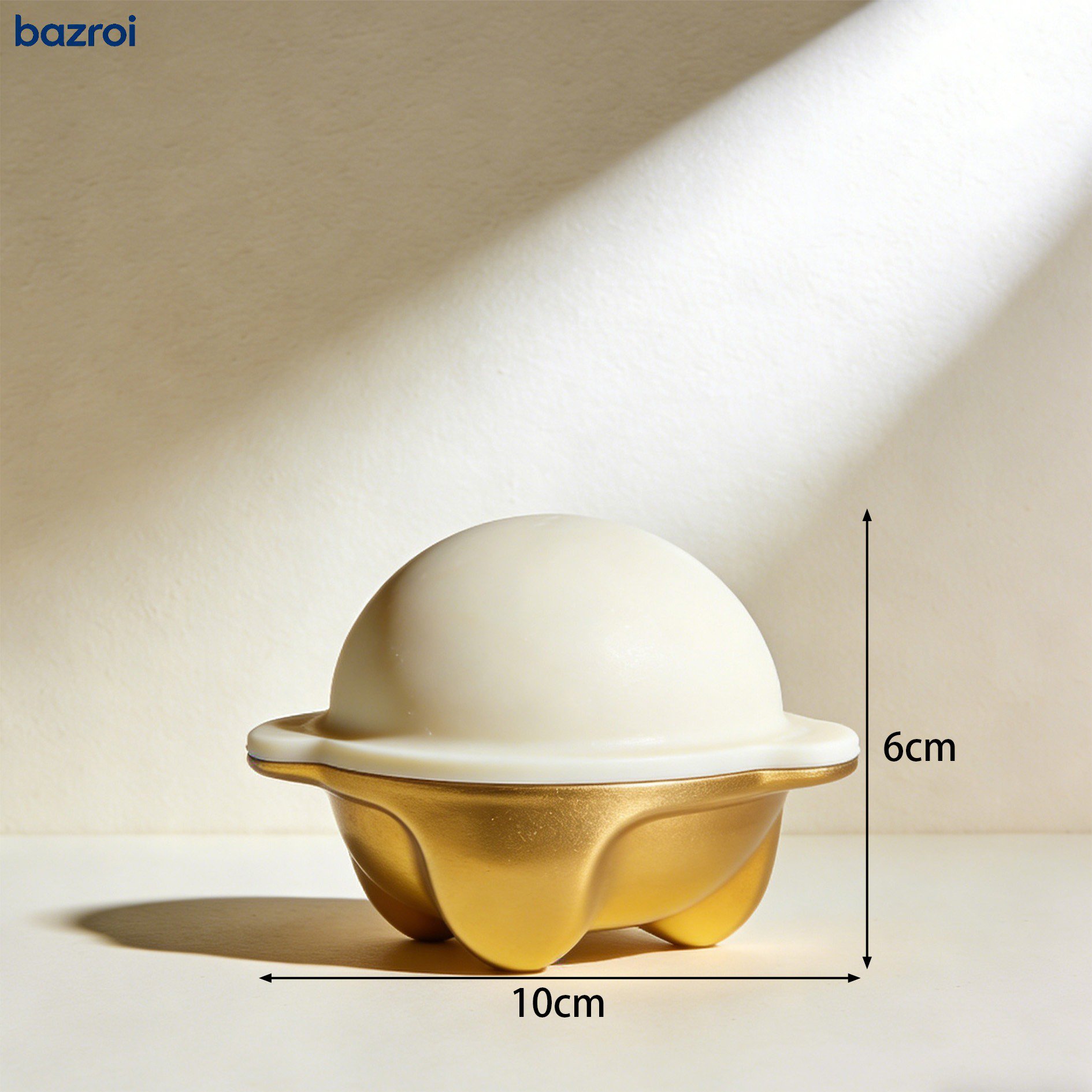 ウイスキーグラスに入ったアイスボール