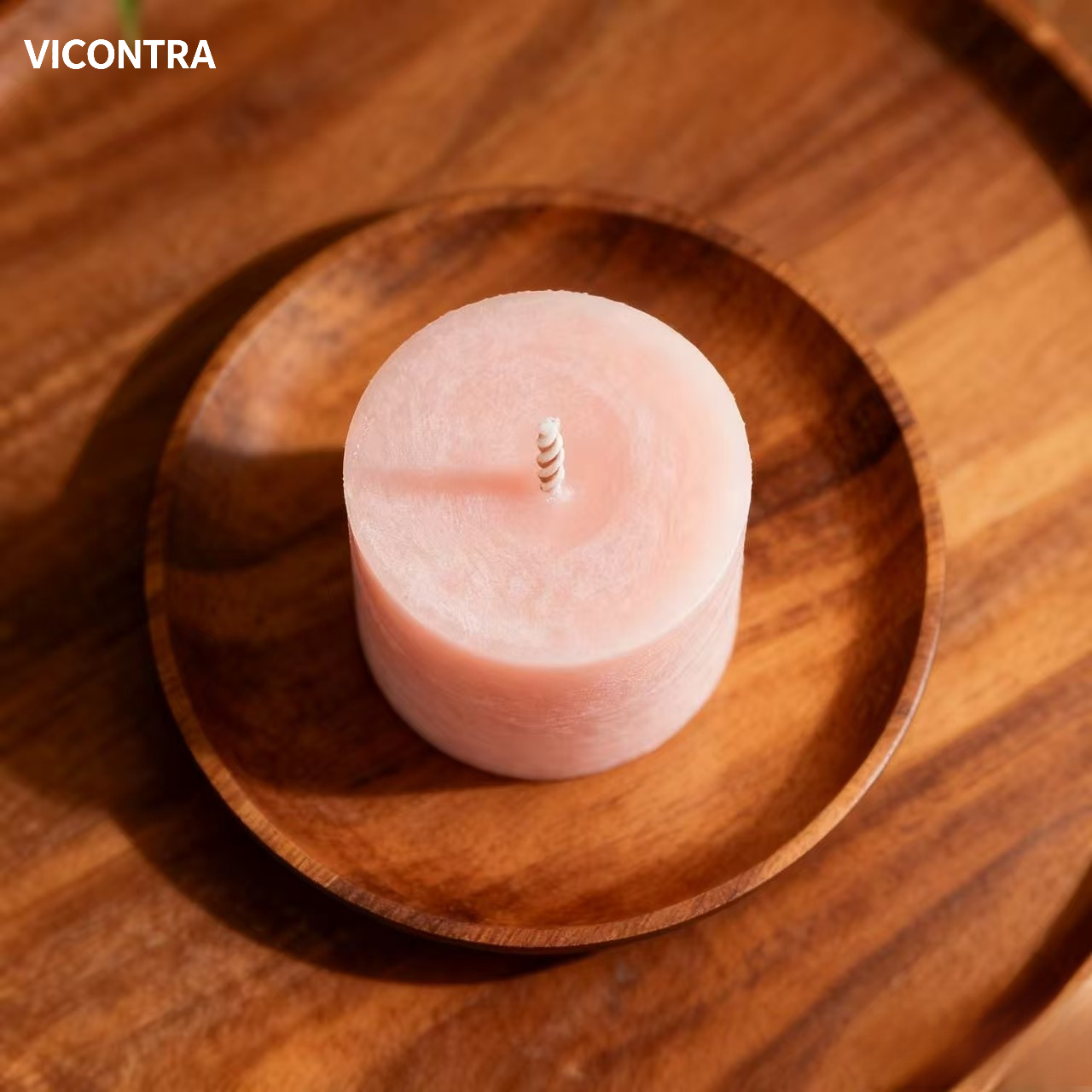 로맨틱한 핑크 캔들 장식