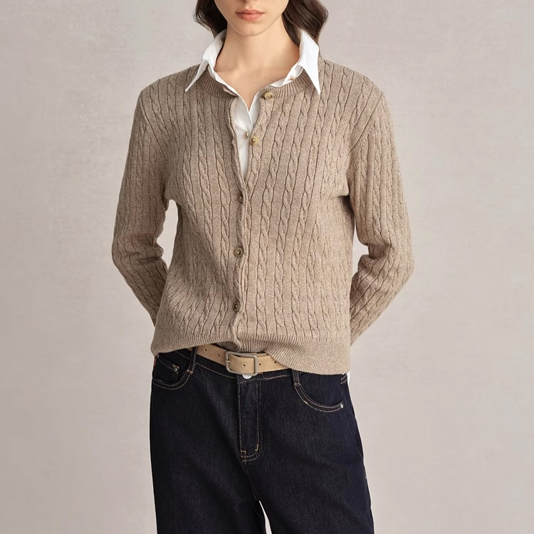 無地クルーネックセーター