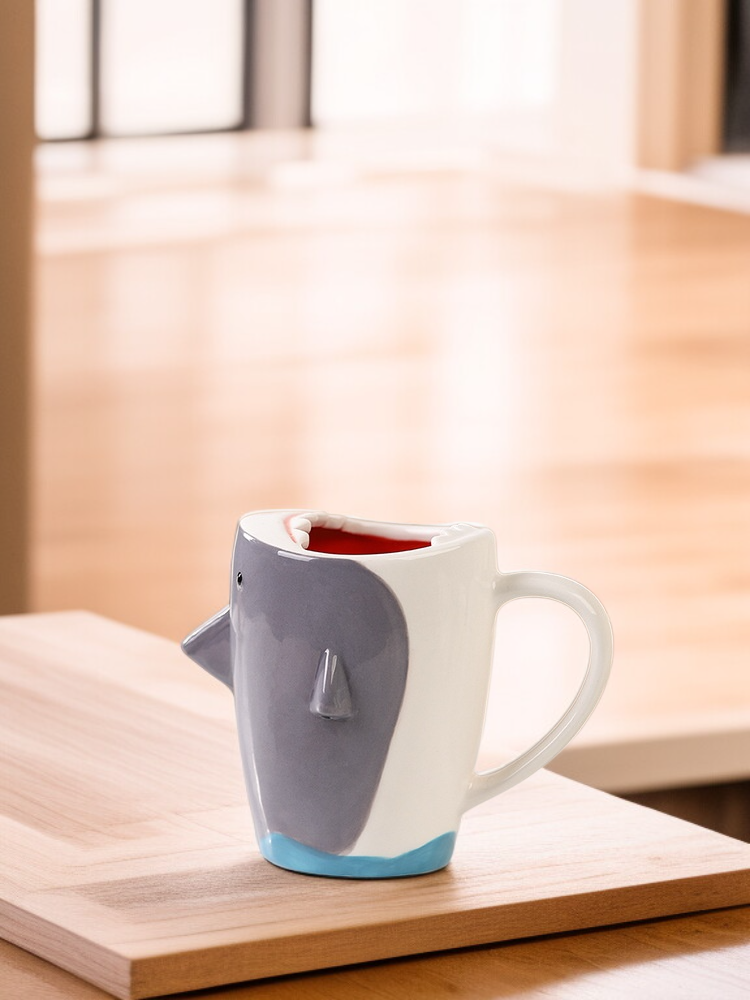 可愛鯊魚造型馬克杯細節特寫