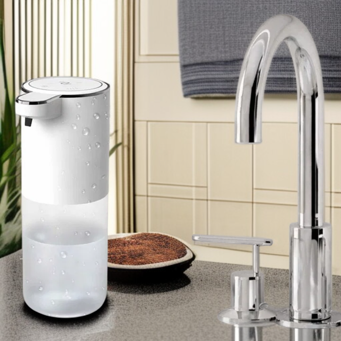 Distributeur de savon rechargeable pour salle de bain moderne