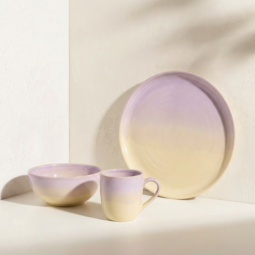 Juego de tres piezas de cuenco y plato de cerámica minimalista