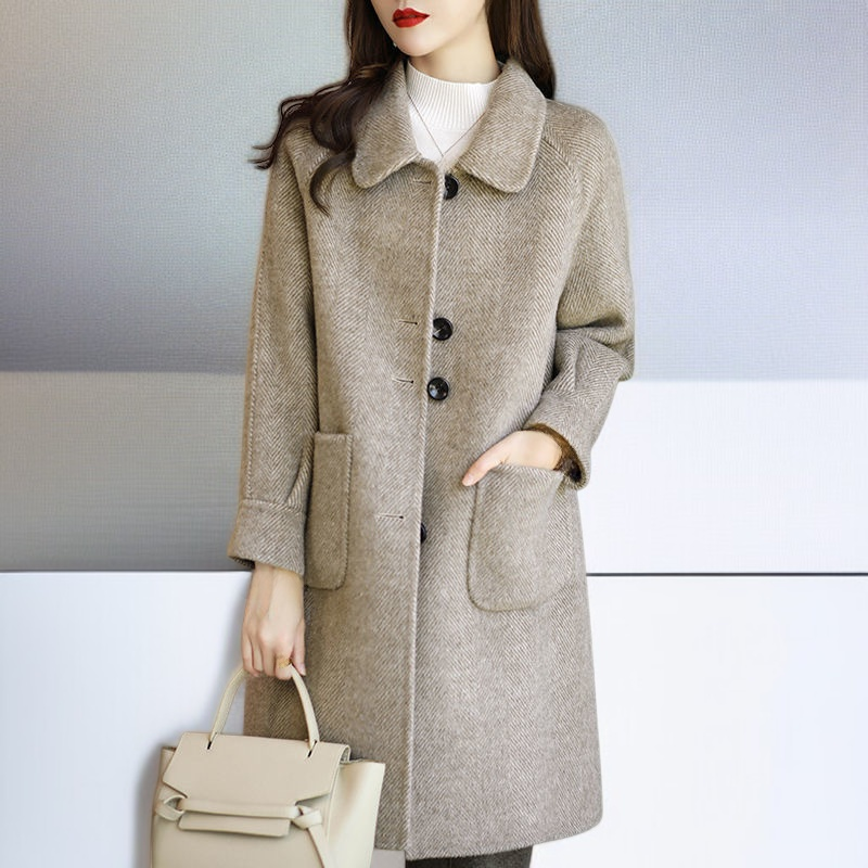 厚みのある韓国風スリムフィットのエレガントなミドル丈ウールコート