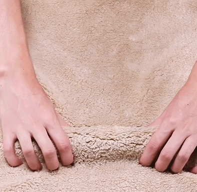 男性モデル着用のもこもこフリースジャケット