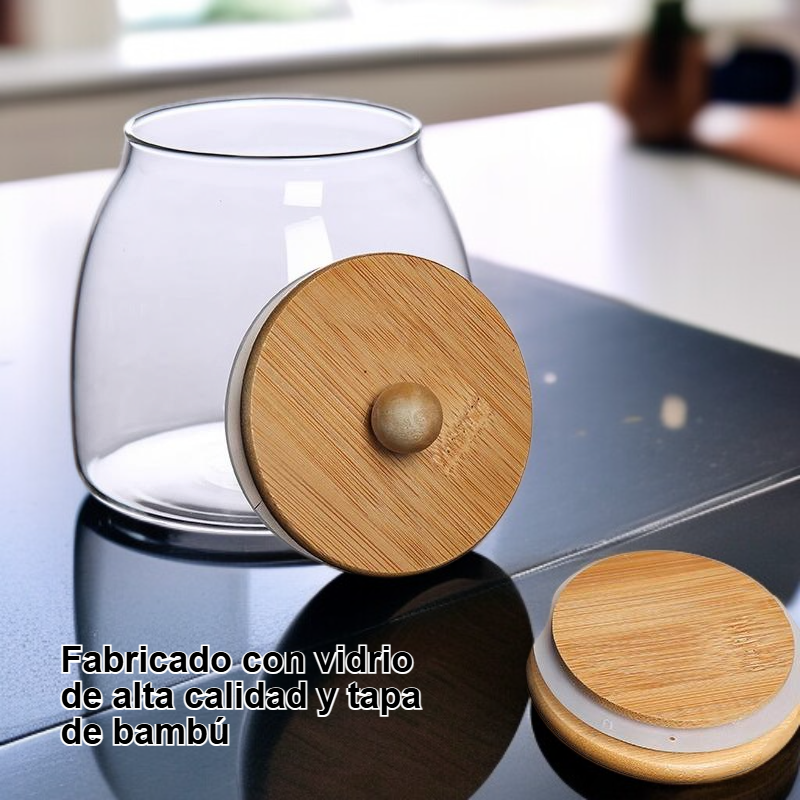 Recipiente para té de vidrio transparente con tapa de bambú y madera.