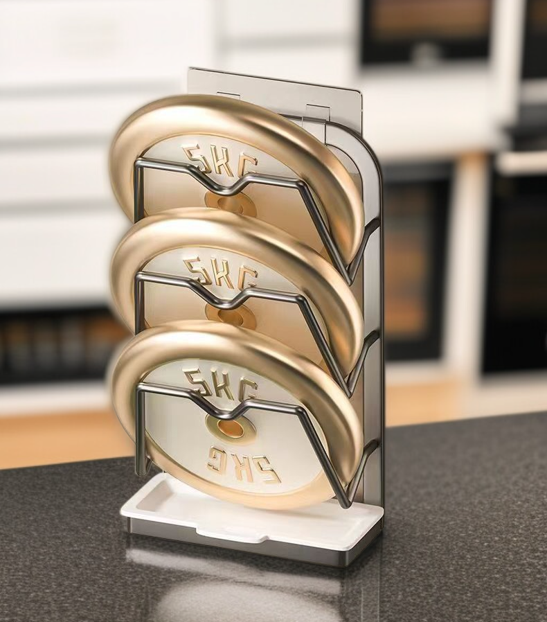 모던한 주방 인테리어와 어울리는 수납 선반