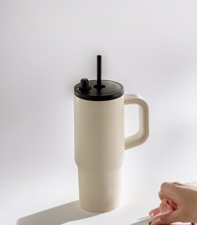 Taza de café con diseño moderno y elegante