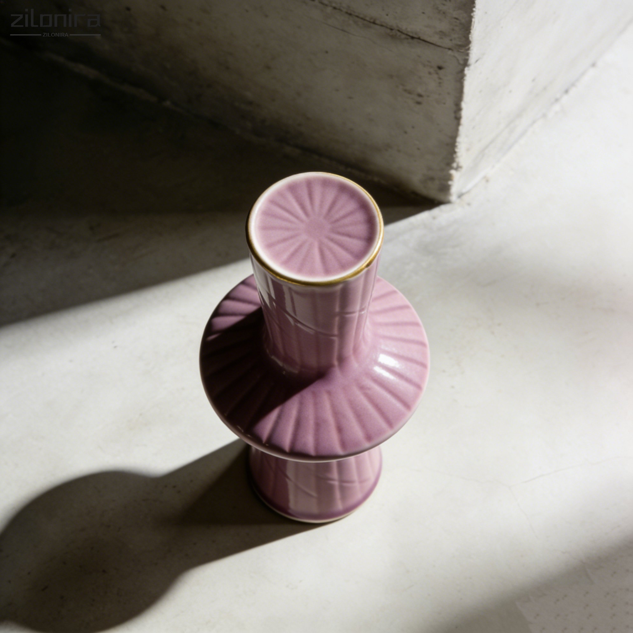 감각적인 질감이 돋보이는 세라믹 화병