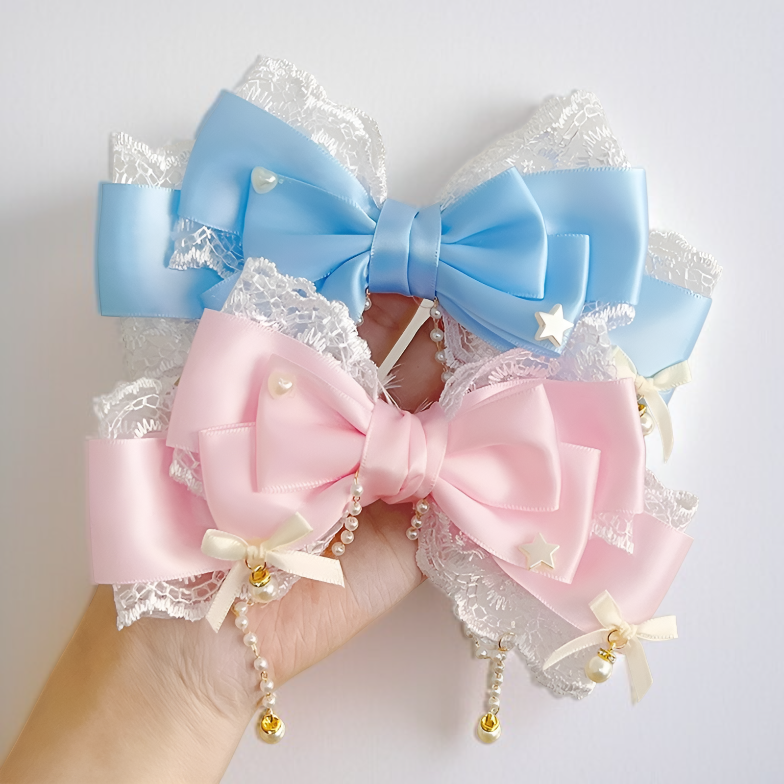 氣質女生配戴蝴蝶結蕾絲髮夾造型