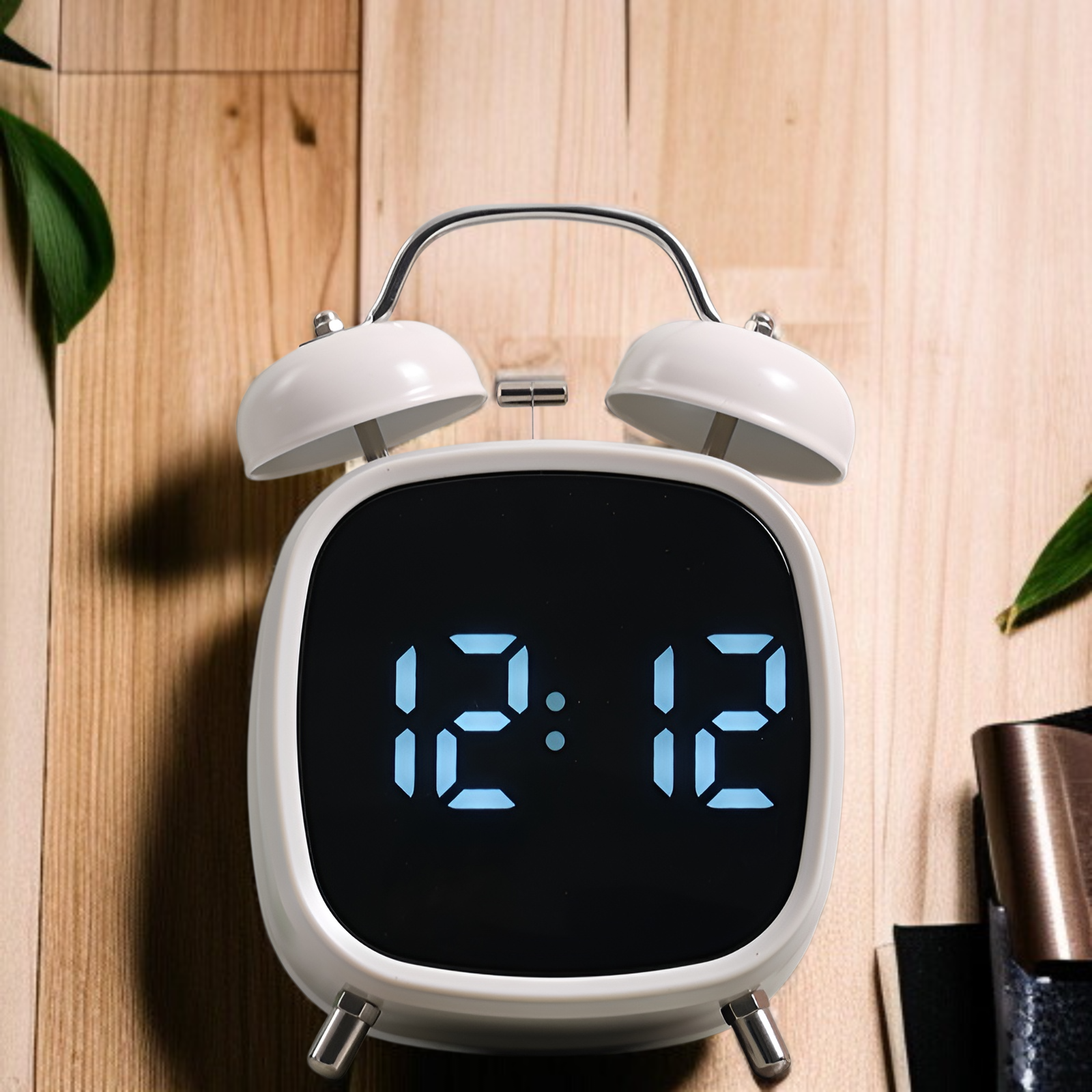 クリエイティブな高音量の金属製の強力なベル時計LED時計、起き上がりにくい多機能時計