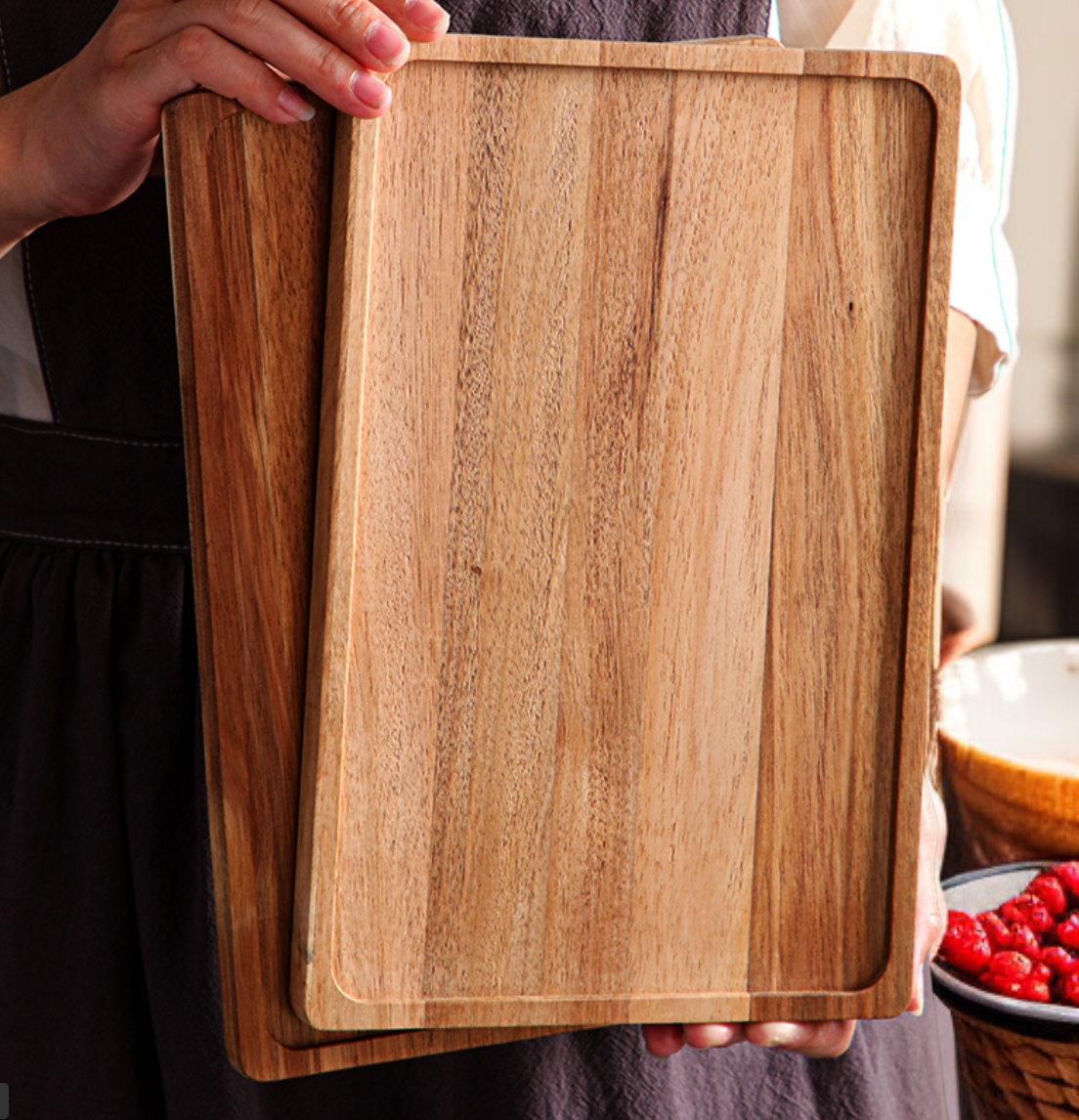 ホームパーティーで使用する木製デザートトレイ