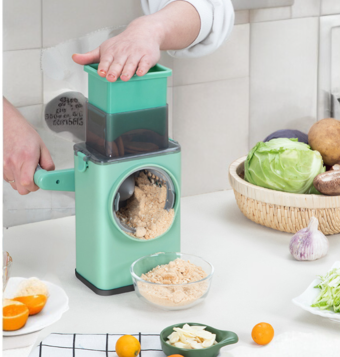 다양한 칼날이 포함된 야채 슬라이서 세트