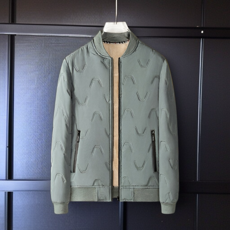 Abrigo de hombre de lana de cordero tipo béisbol vista frontal