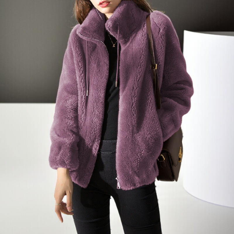 人気の女性用フリース裏地付きジャンパー暖かさとおしゃれさを両立した一着