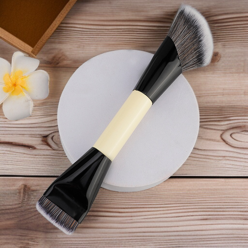 Dual-ended beauty brush for easy blending and application