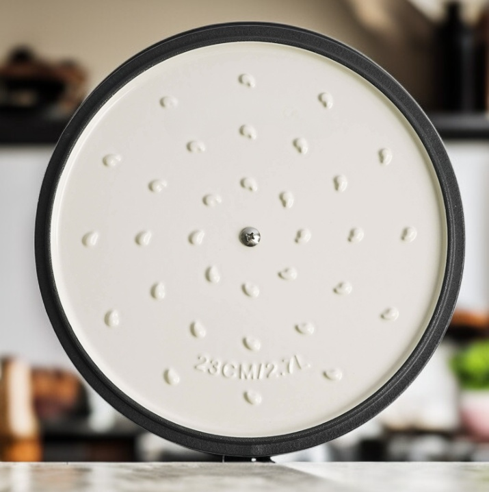 様々な料理に使えるスープ鍋