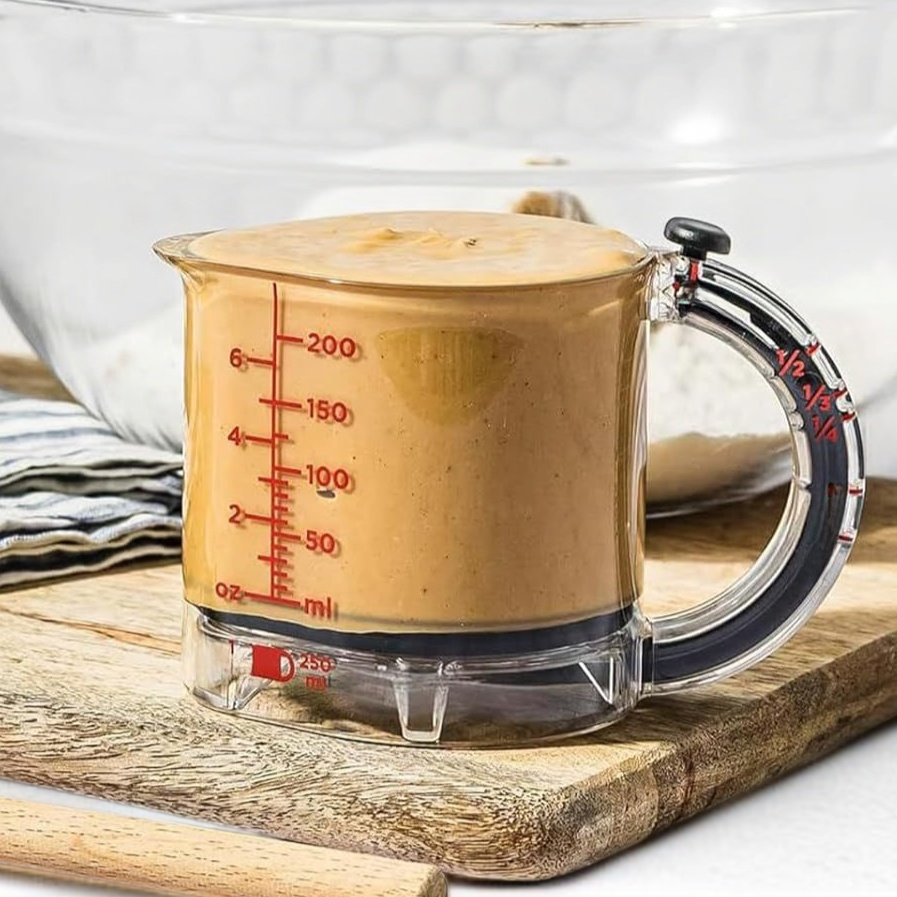 Ergonomischer Griff des 4-in-1-Messbechers