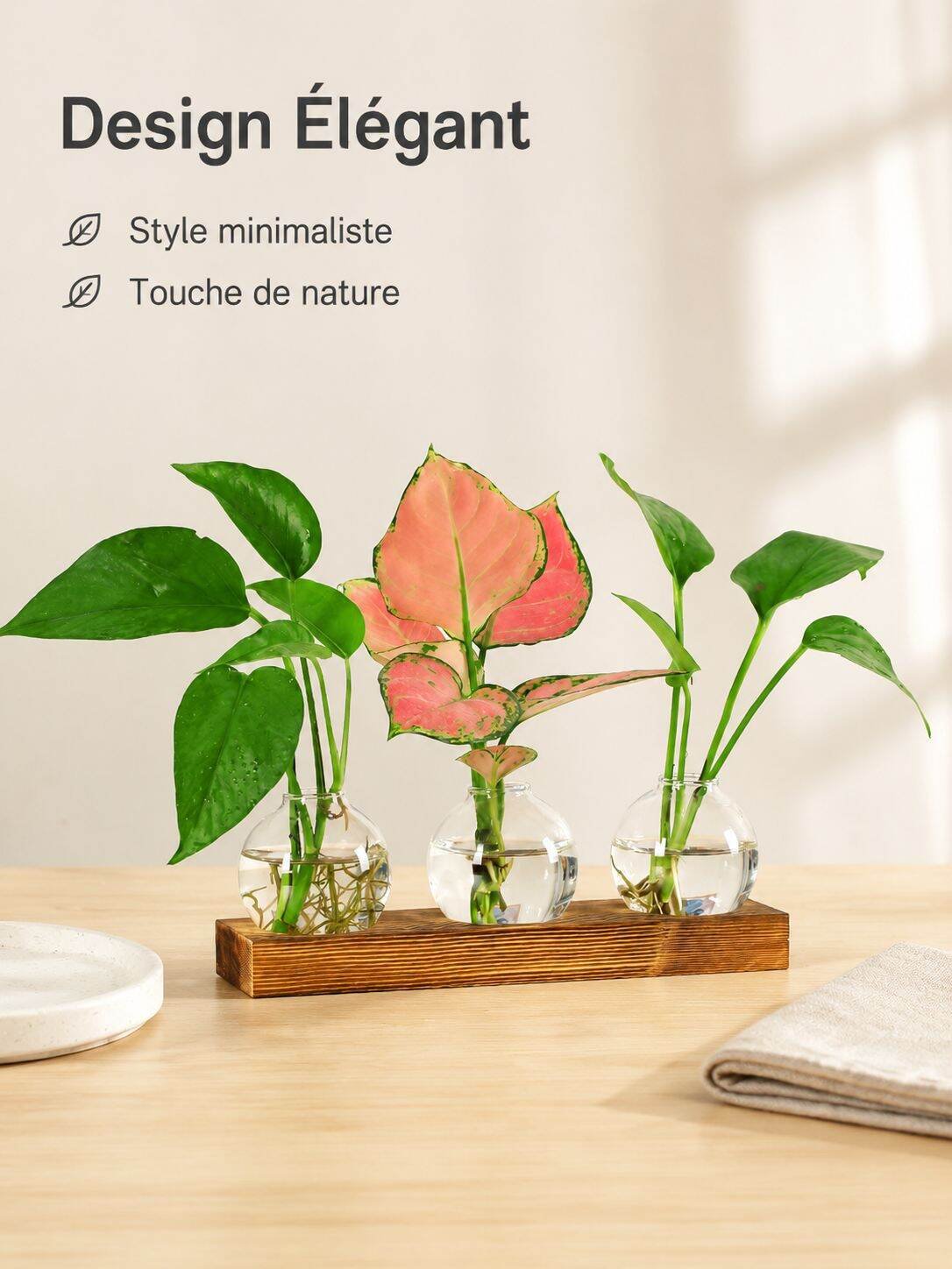 Vase à trois ampoules en verre avec support en bois
