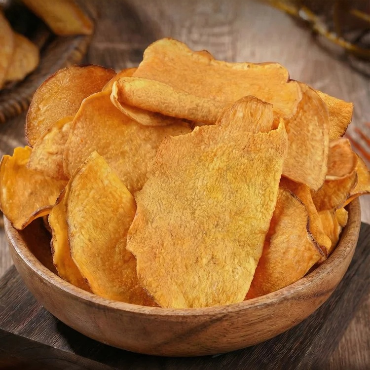 Zuckerfreie, knusprige Süßkartoffel-Chips – gesunder Bürosnack