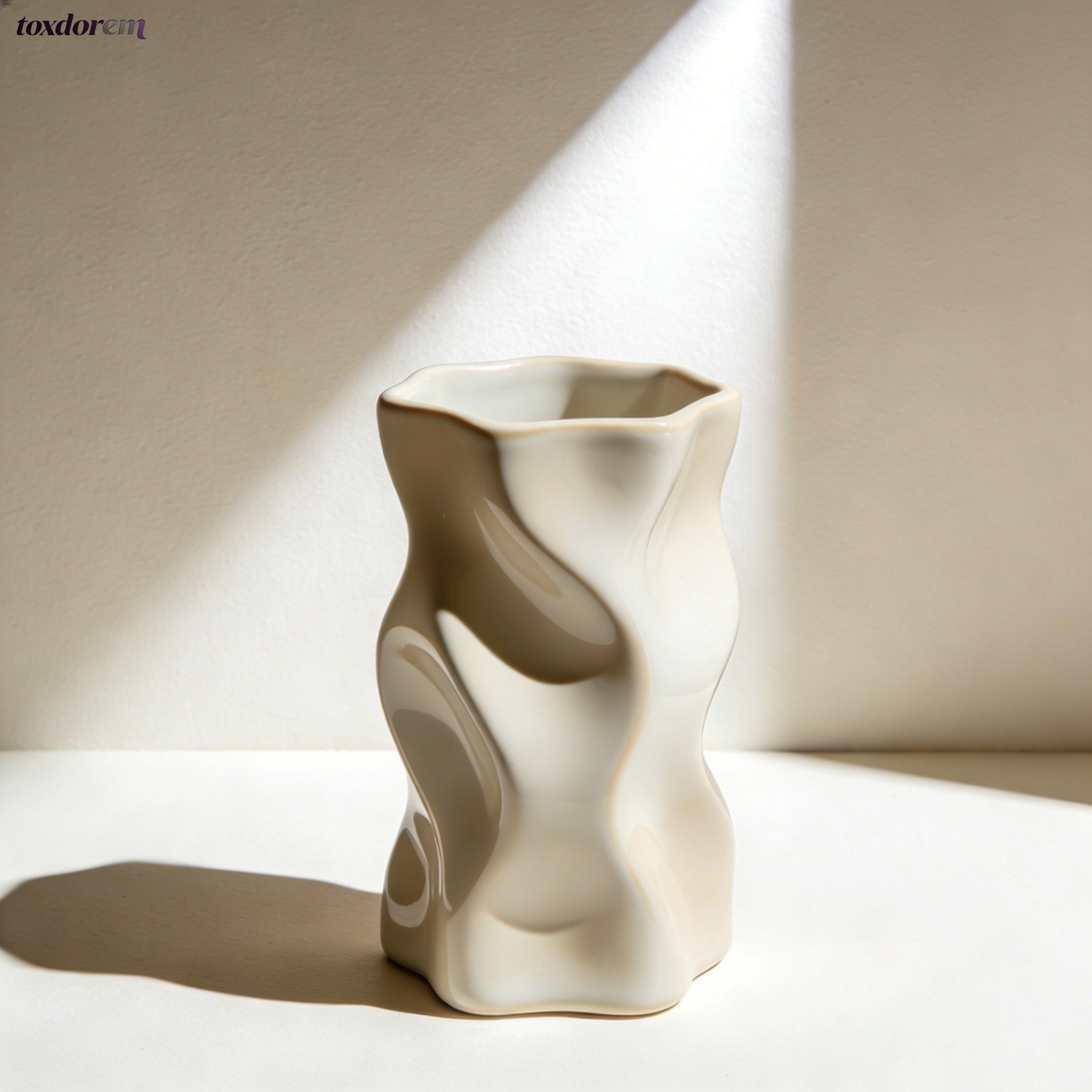 Simple solid color chopstick holder