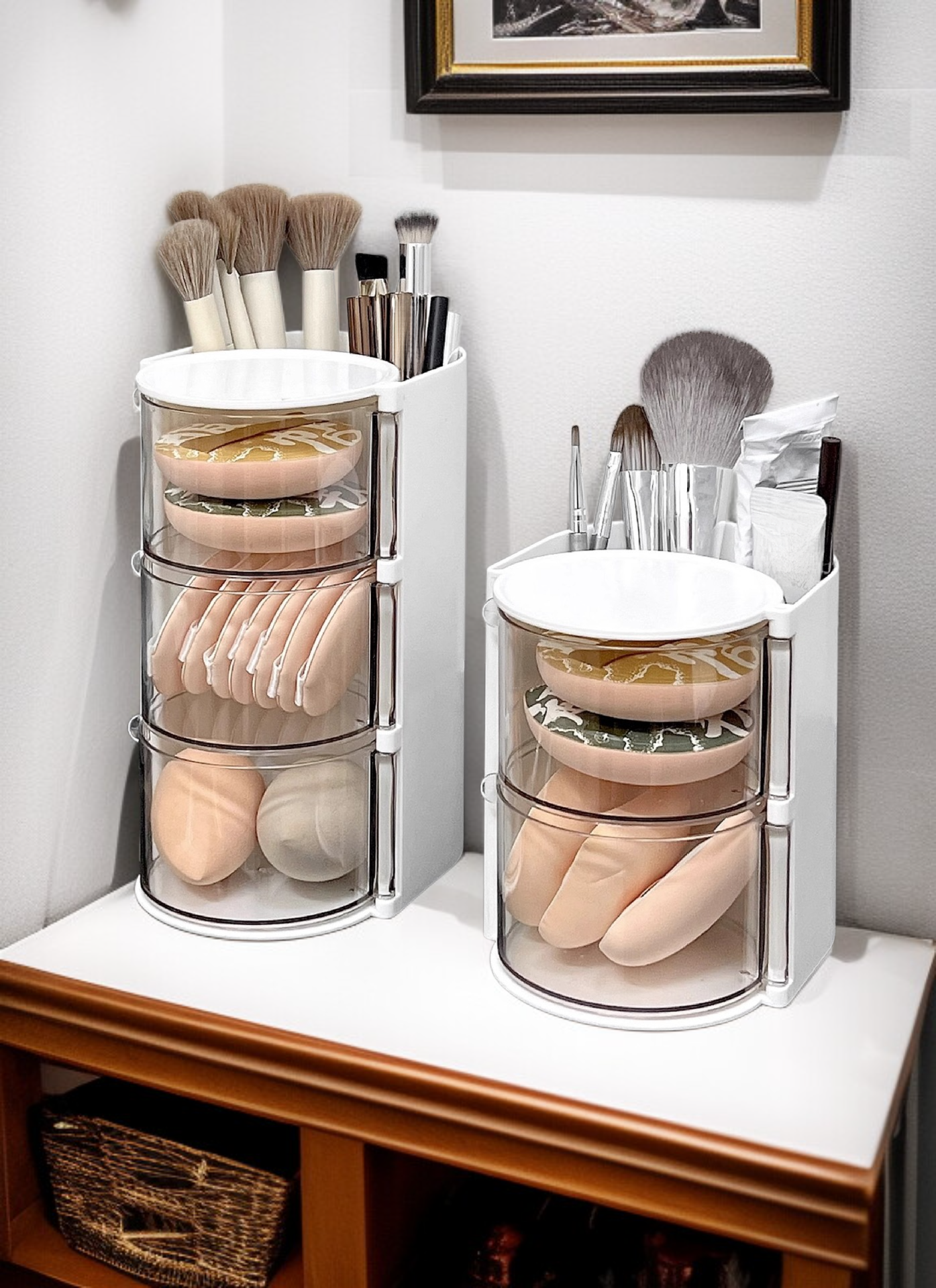 모던 인테리어에 어울리는 회전 선반