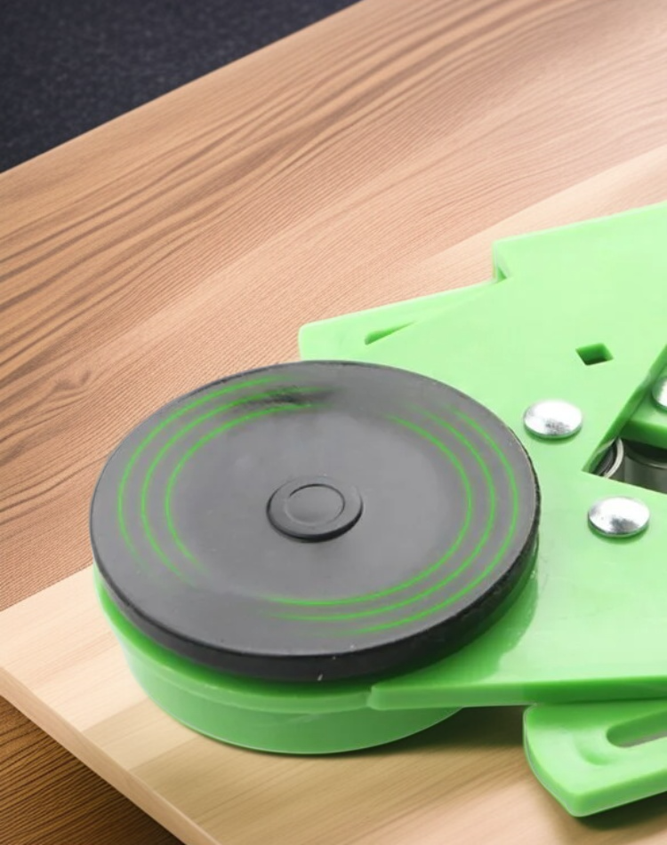 정확한 위치 조절이 가능한 타일 드릴 보조공구