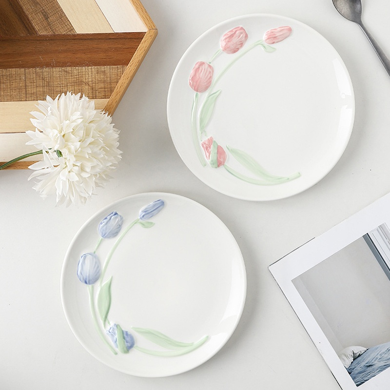 陶器のボウルや皿、白釉の食器