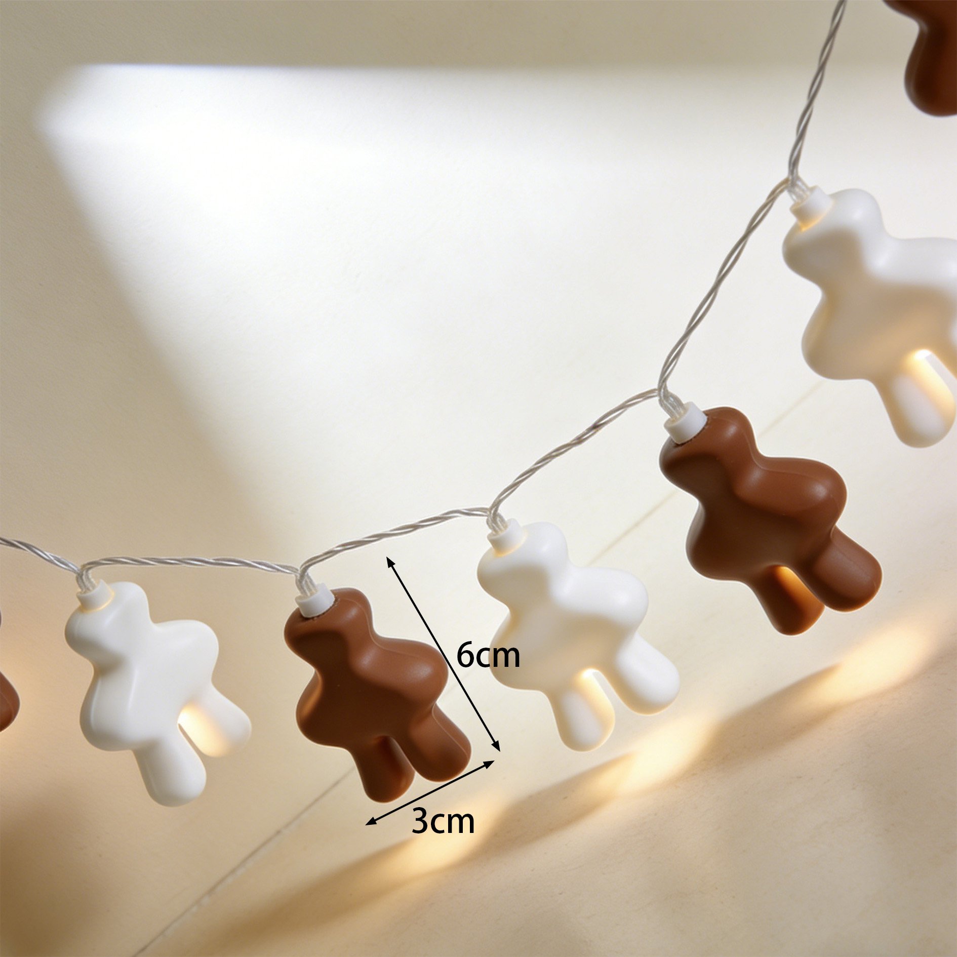 여러 캐릭터가 달린 LED 조명 줄 상세 이미지