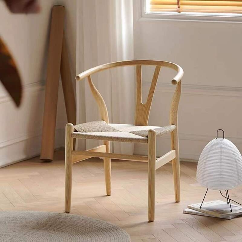 Chaise de repas nordique simple pour la maison avec accoudoirs et dossier, chaise en bois