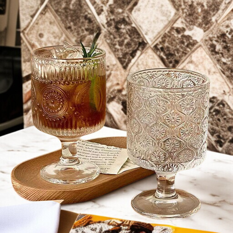 食卓コーディネートに映えるレリーフグラス