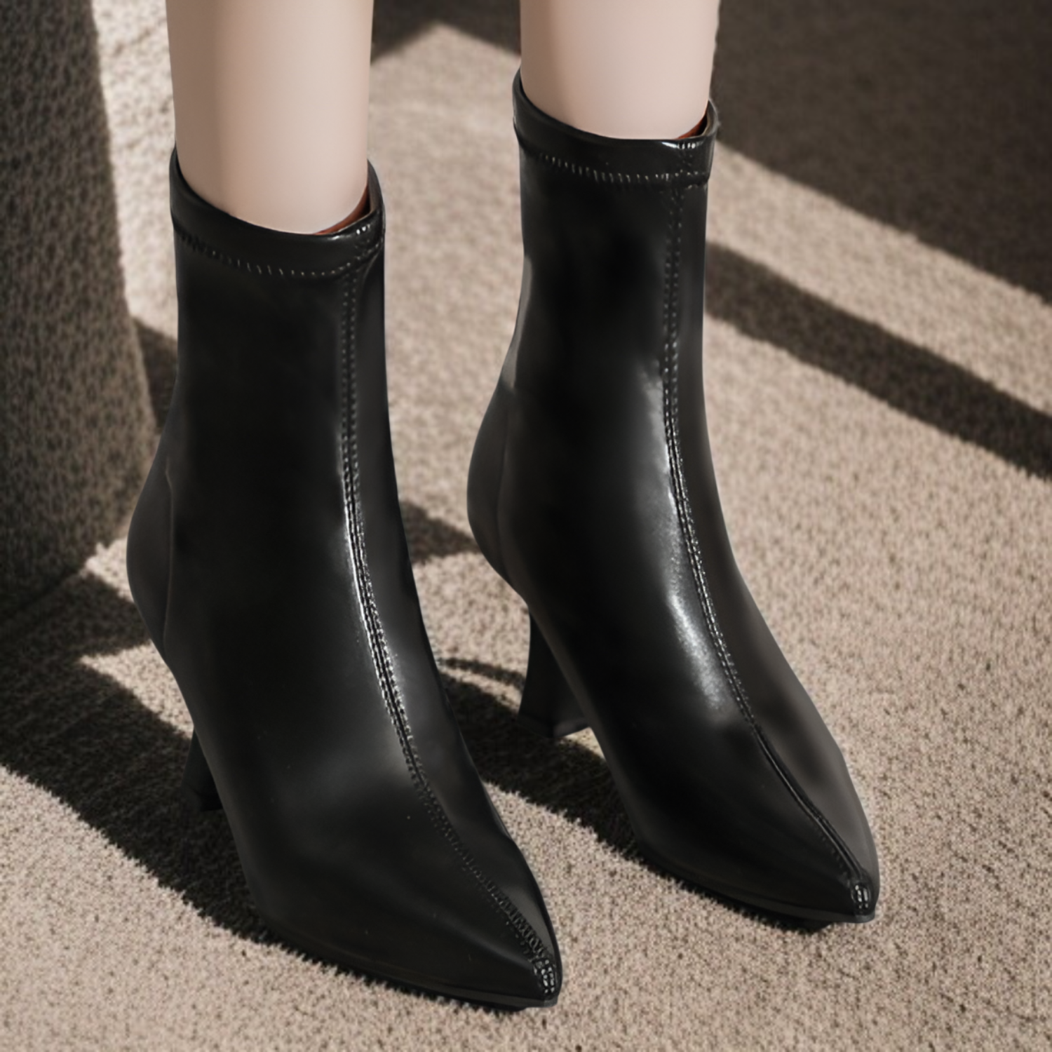 女性用スティレットショートブーツ2025年秋冬新作ポインテッドブーツ気質シンプル無地ブーツ後ろジッパーミドルカーフブーツ疲  れないブーツ