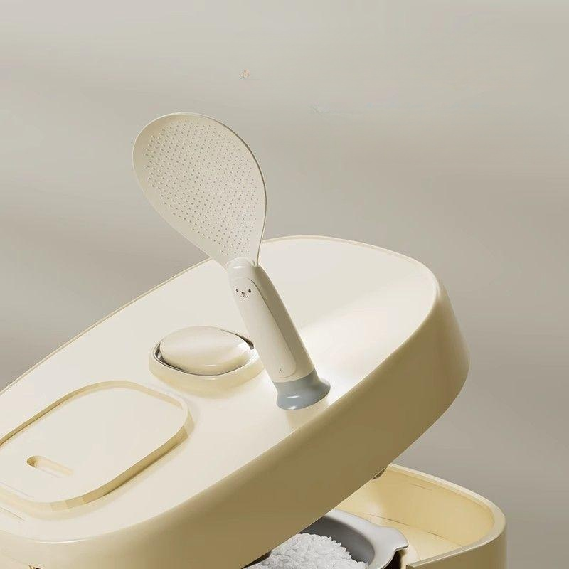 Stehender Küchenbär Löffel und Pfannenwender