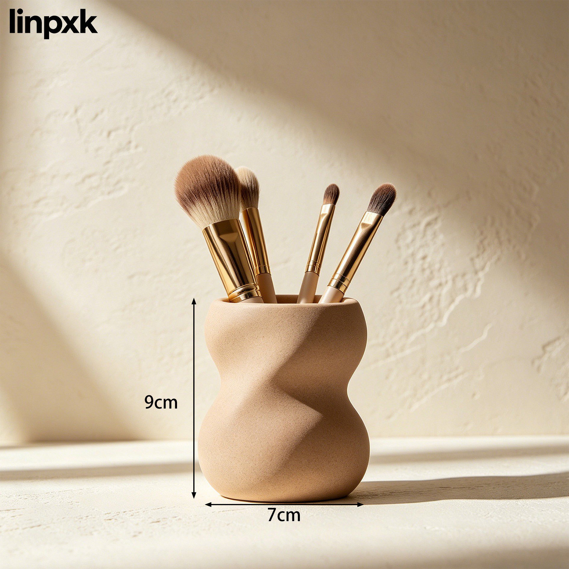 開いた状態のメイクブラシ収納ケース