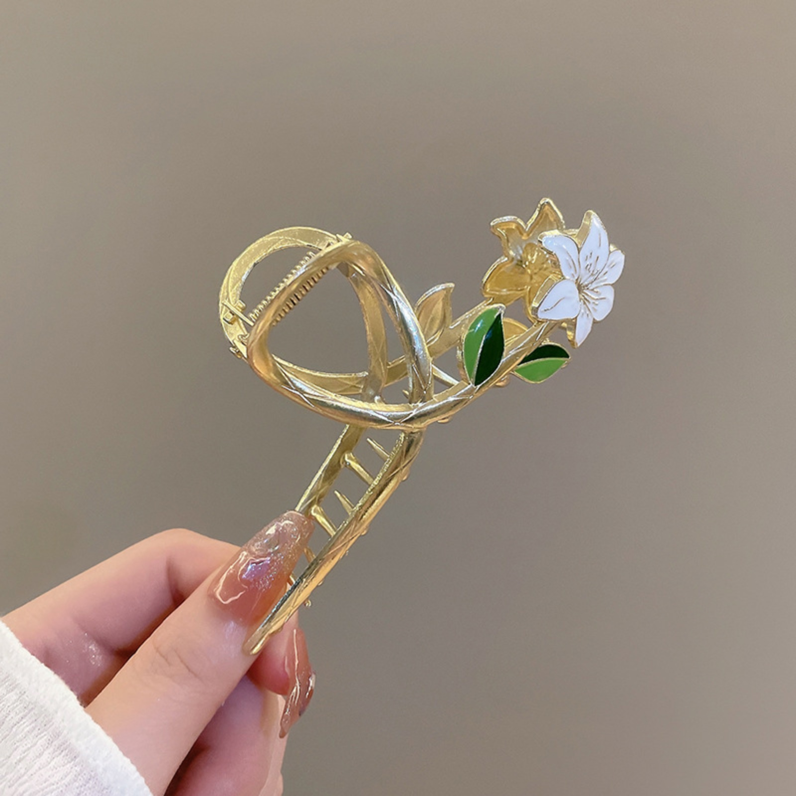Elegant Vintage Lily Flower Hair Claw