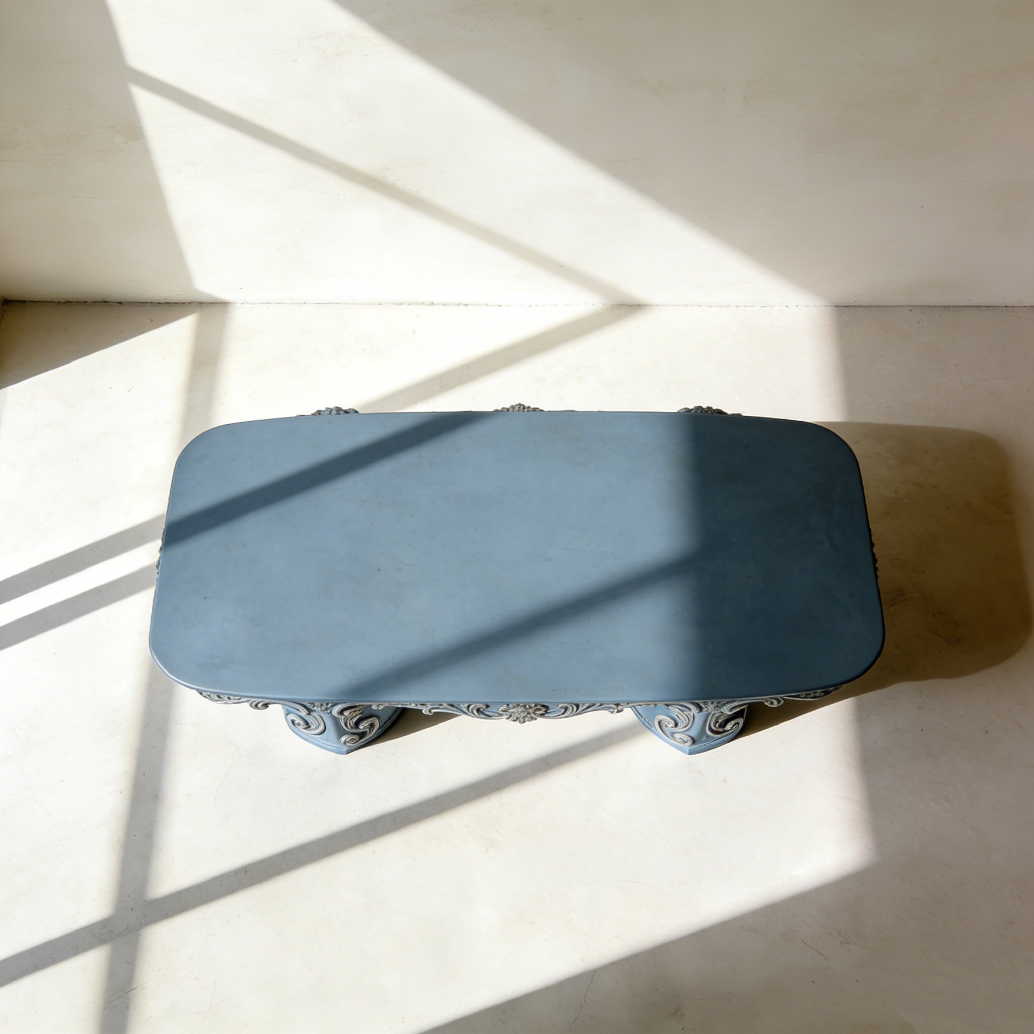 Détail des motifs français sur la table de salon