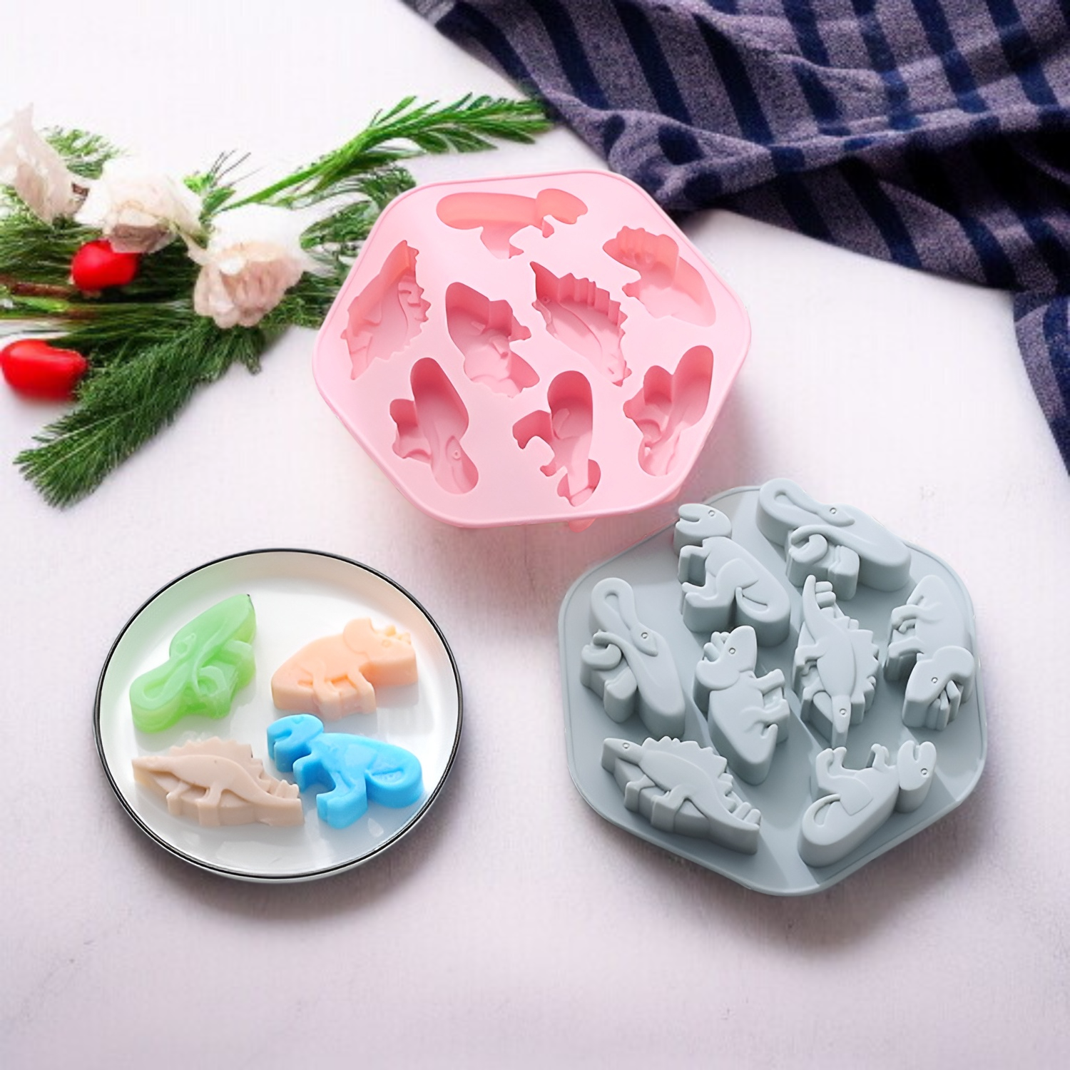 恐竜デザインの手作り石鹸完成品