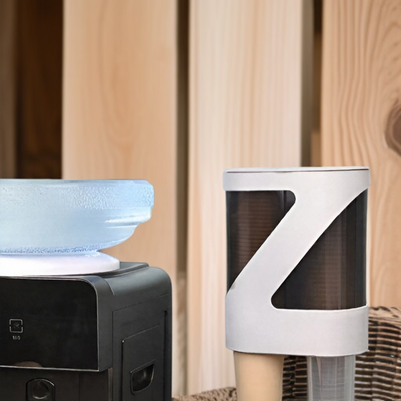 キッチンに設置したプラスチック製カップホルダー