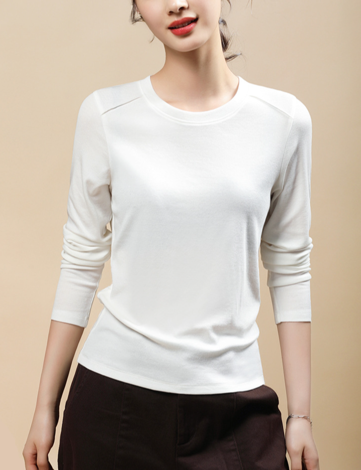 多彩なコーディネートが楽しめるレディースベースレイヤー