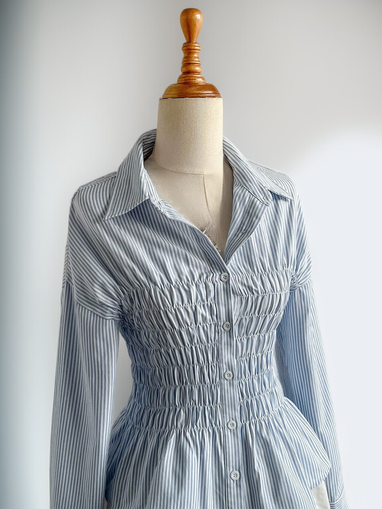 여성 데일리룩에 어울리는 스트라이프 셔츠