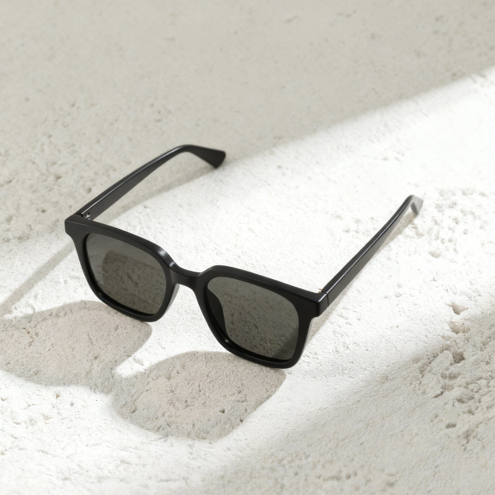 แว่นกันแดดธรรมดา