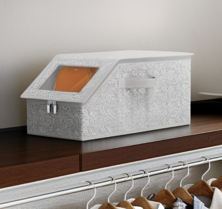 모자 정리함 내 다양한 모자 보관