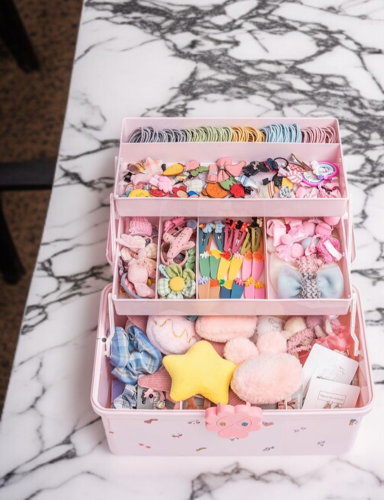 Compact organizer for hairpins, clips, and ties