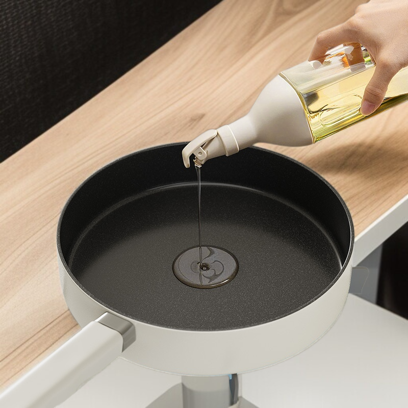 Durable NonStick Household Pan with Fluoride Coating and Stable Grip