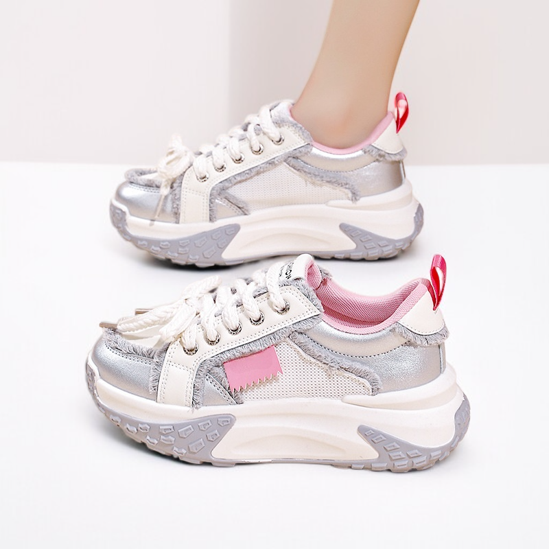 أحذية رياضية مع دعم إضافي للقدمين